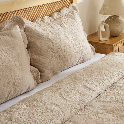 Camille bedsprei set beige 230x240 cm + 2 (50x70 cm) - Image 2