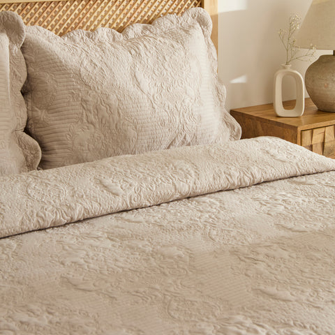 Camille bedsprei set beige 230x240 cm + 2 (50x70 cm) - Image 6