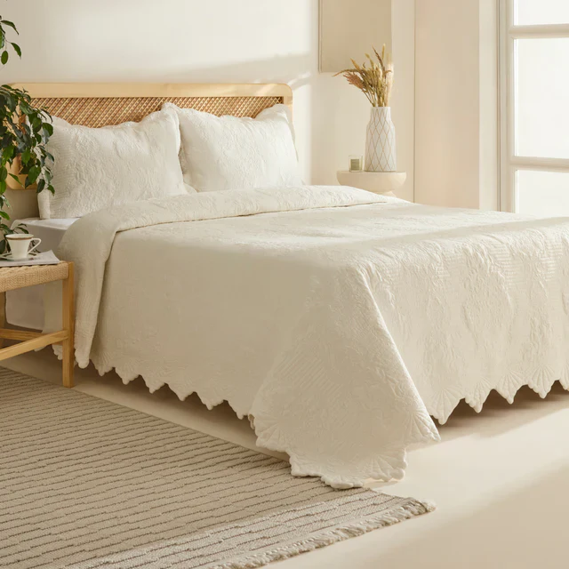 Camille Sprei Set Ecru 230x240 cm + 2 (50x70 cm) - Image 2