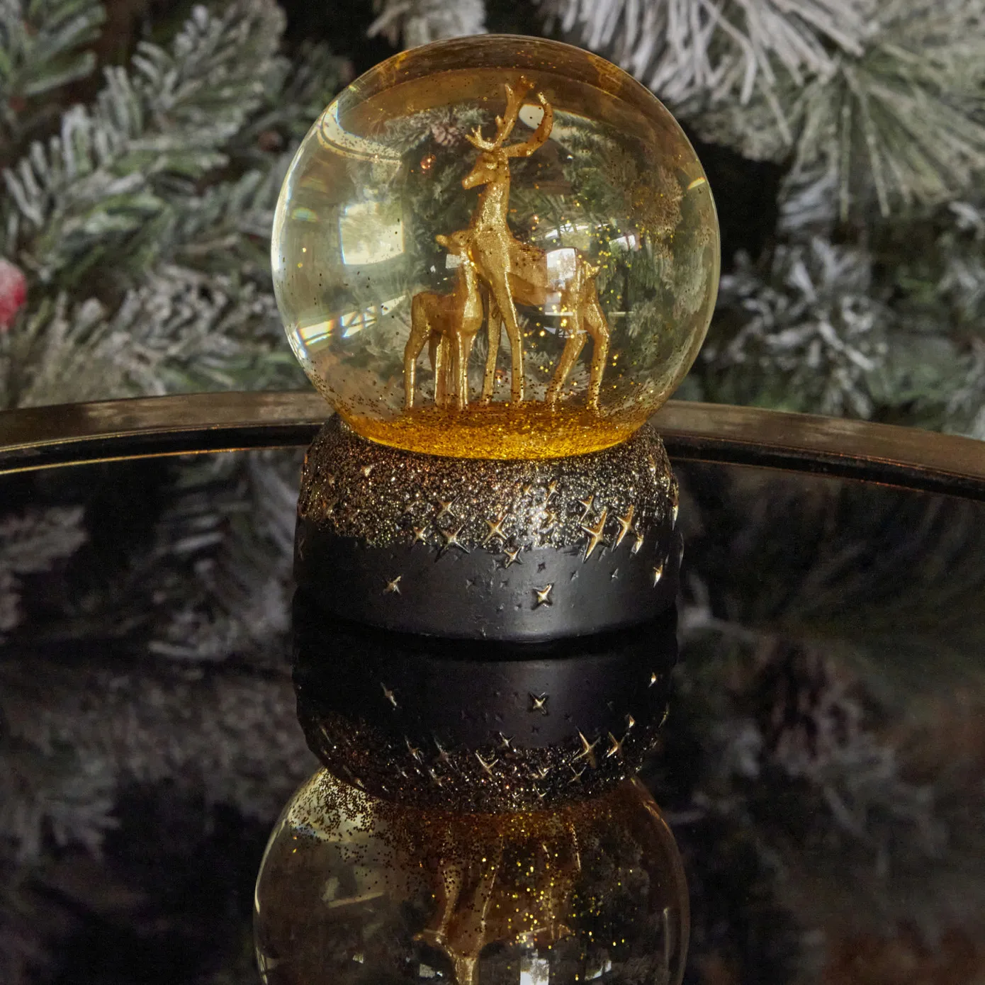Karaca Christmas Hert Led Licht Sneeuwbol, (8cmx8cmx10.5cm), Zwart Goud - Image 3