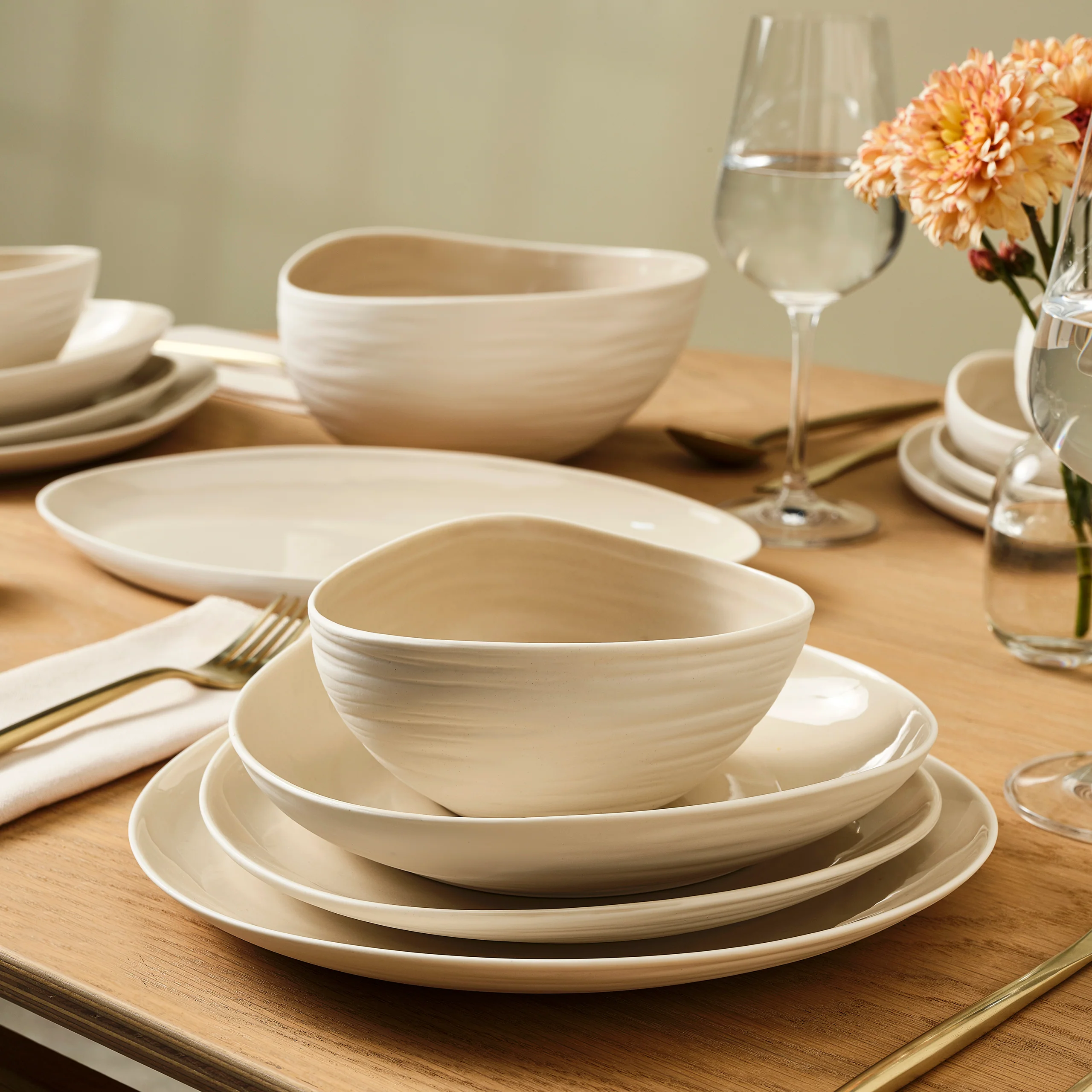 Karaca Earth Collection Rise 55-delige 12-persoons Serviesset, Cream - Image 3