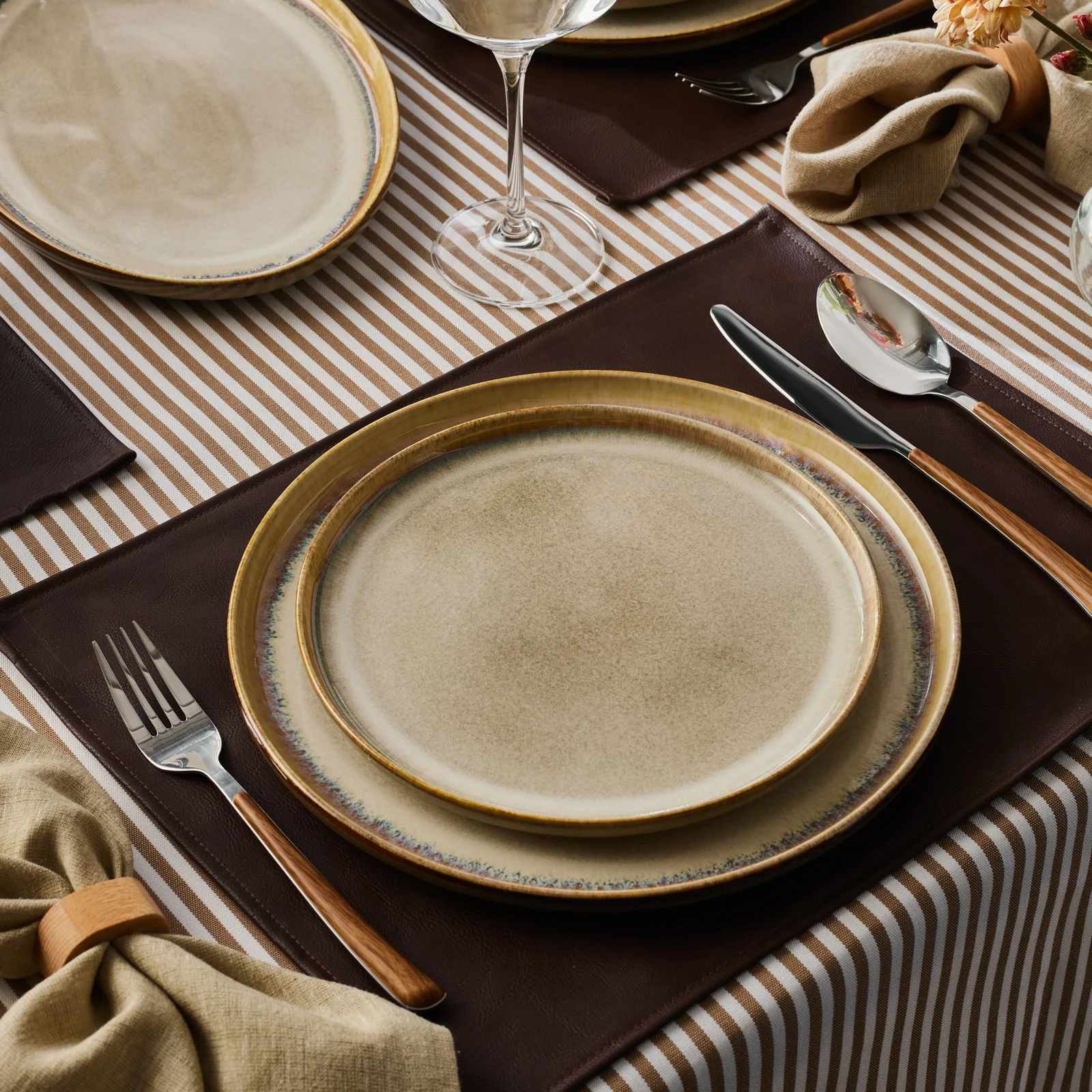 Karaca Earthy Reactive 52-delige 12-persoons Serviesset - Image 3