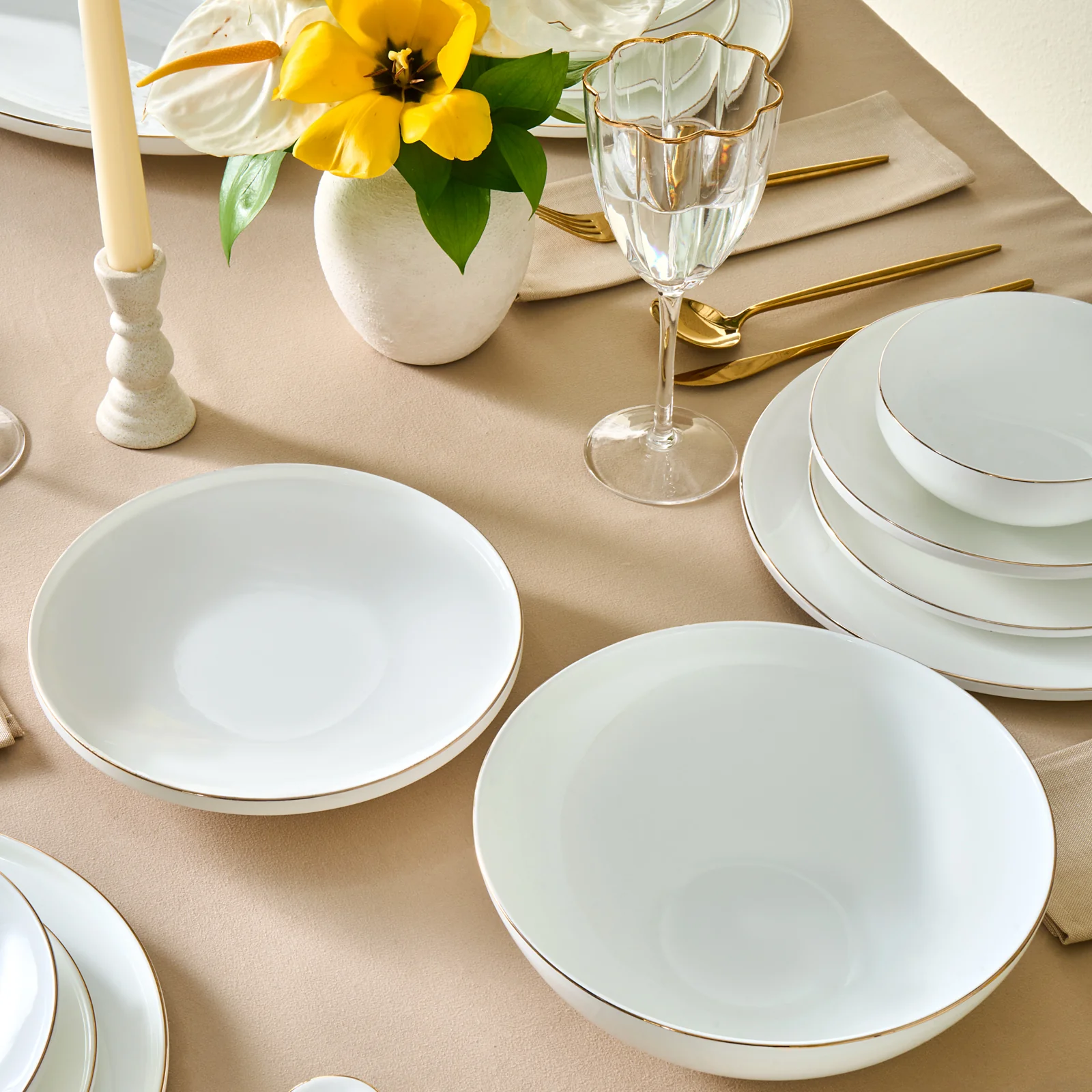 Karaca Fine Bone Meridian 55-delige Eetserviesset voor 12 Personen Goud - Image 5