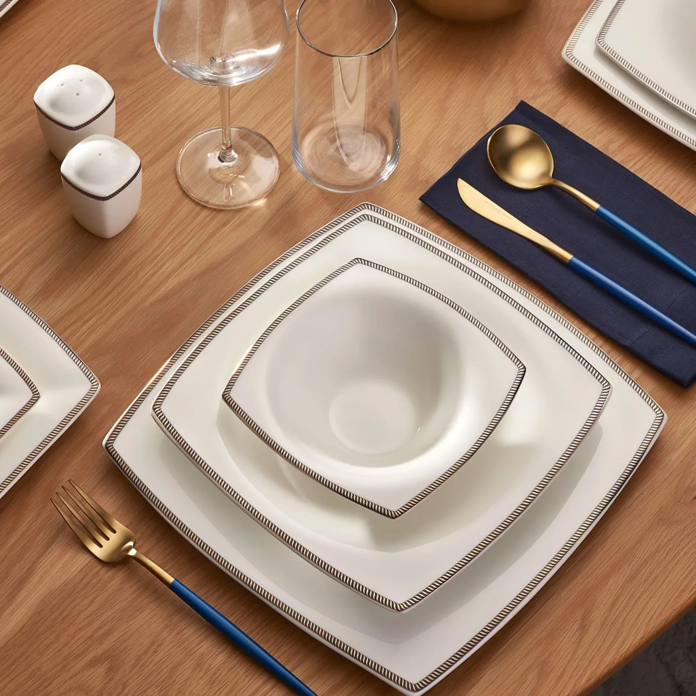 Karaca Fine Pearl Norma - 62-delig vierkant tafelservies voor 12 personen - Image 2