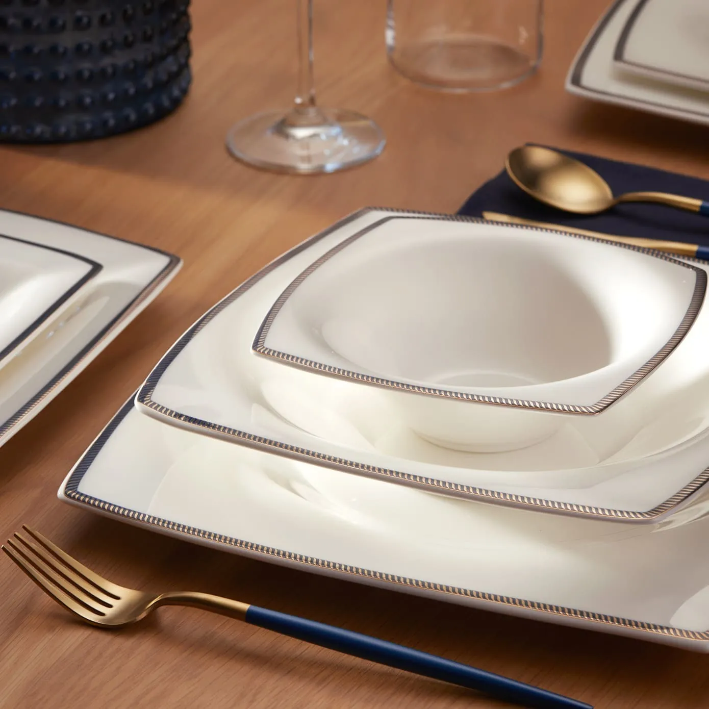 Karaca Fine Pearl Norma - 62-delig vierkant tafelservies voor 12 personen - Image 4