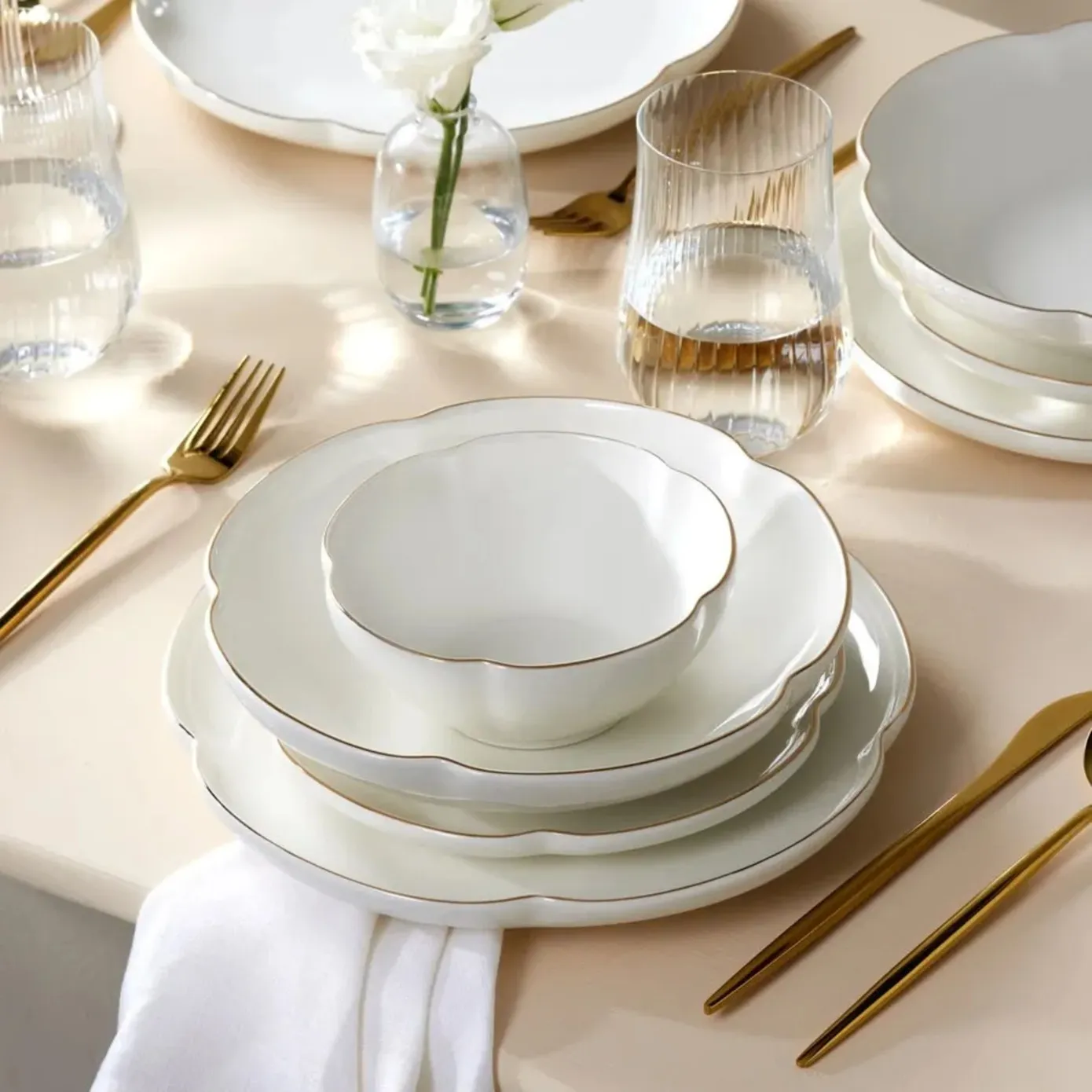 Karaca Flora Porseleinen Dinerset, 6 Persoons, 24 Delig - Image 5