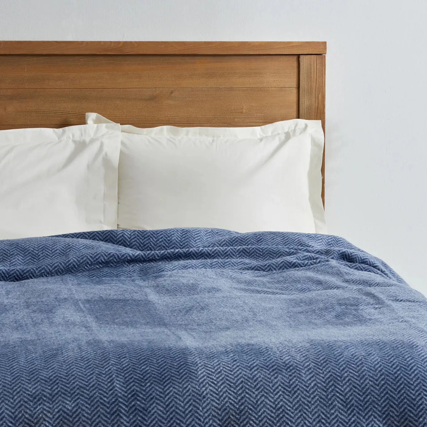 Karaca Home Sandra Dubbel Dekentje met Visgraatpatroon, Indigo - Image 3
