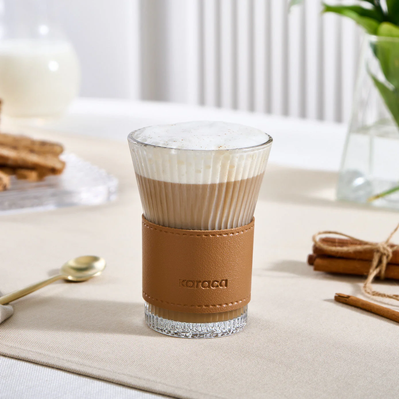 Karaca Leather Cool Touch Latte Glas 210 ML Bruin