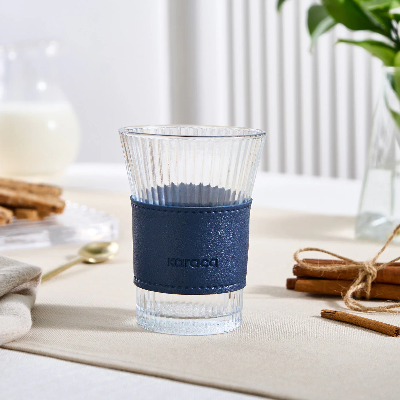 Karaca Leather Cool Touch Latte Glas 210 ML Marineblauw - Image 3