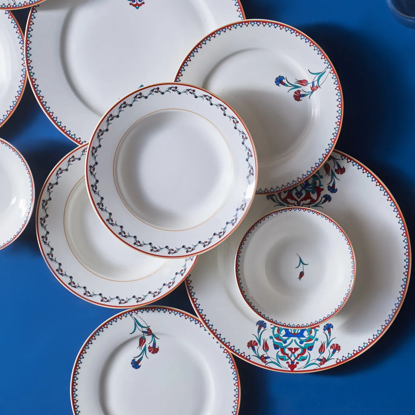 Karaca Nakkaş porseleinen servies voor 6 personen, 24-delig - Image 5