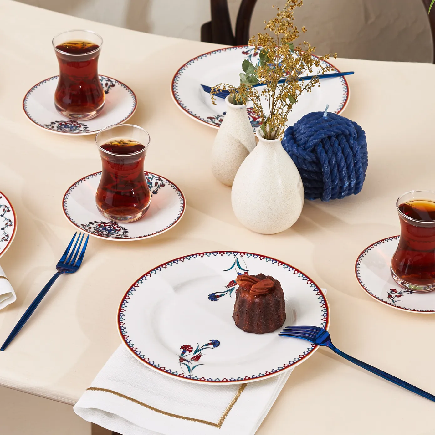 Karaca Nakkaş porseleinen servies voor 6 personen, 24-delig - Image 7