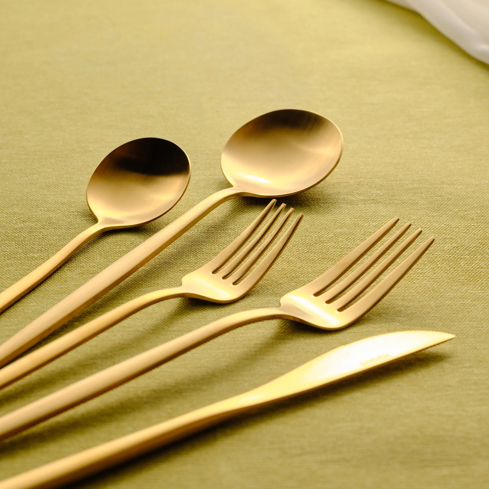 Karaca Orion Matte Gold 12-Persoons 60-Delig Bestekset - Image 4