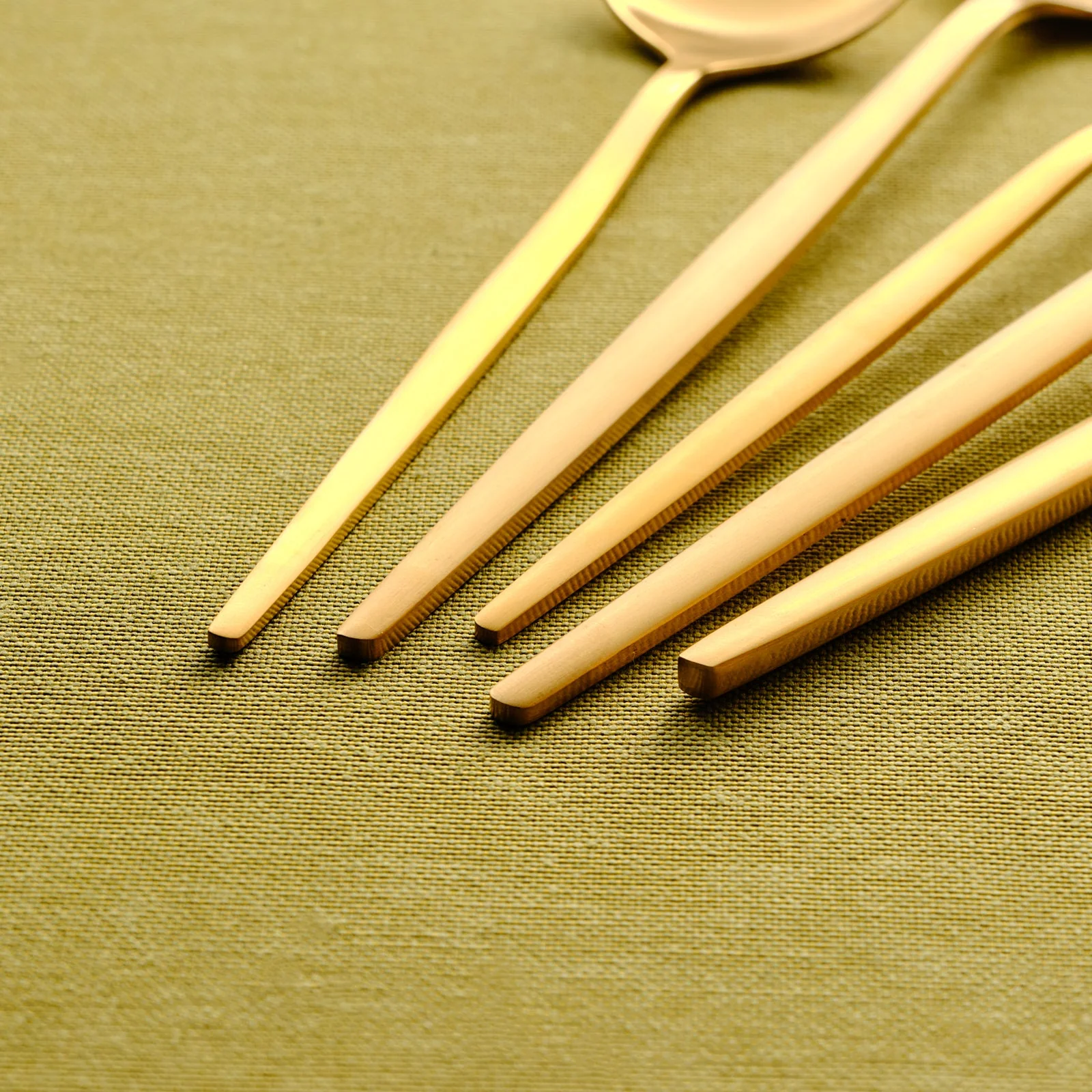Karaca Orion Matte Gold 12-Persoons 60-Delig Bestekset - Image 6