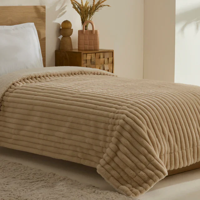 Karaca Rabbit Sherpa TV Deken Beige - Image 4