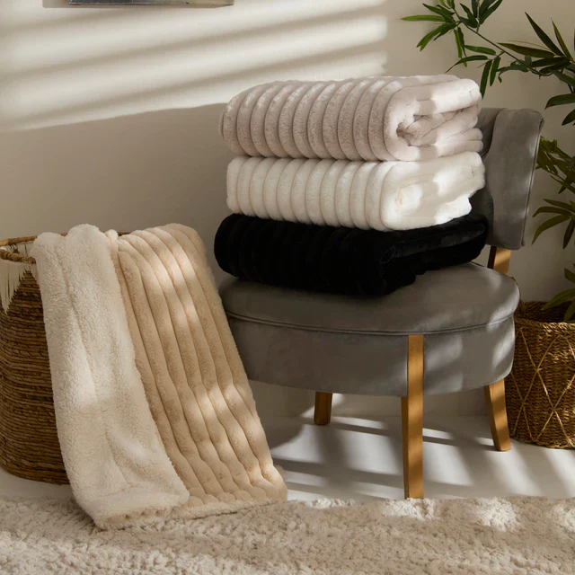 Karaca Rabbit Sherpa TV Deken Beige - Image 7