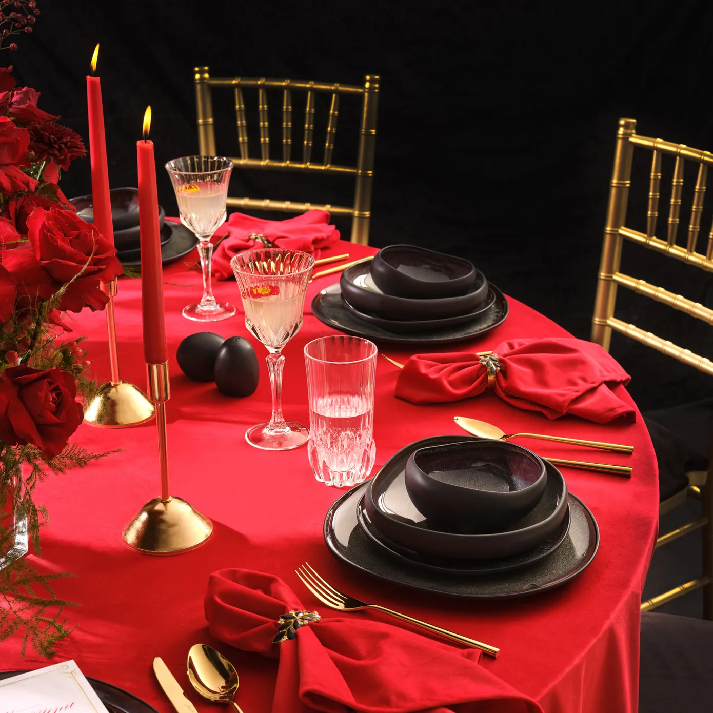 Karaca Red Carpet Collection Streamline Galactic Stoneware, 59-delige serviesset voor 12 personen, zwart - Image 2