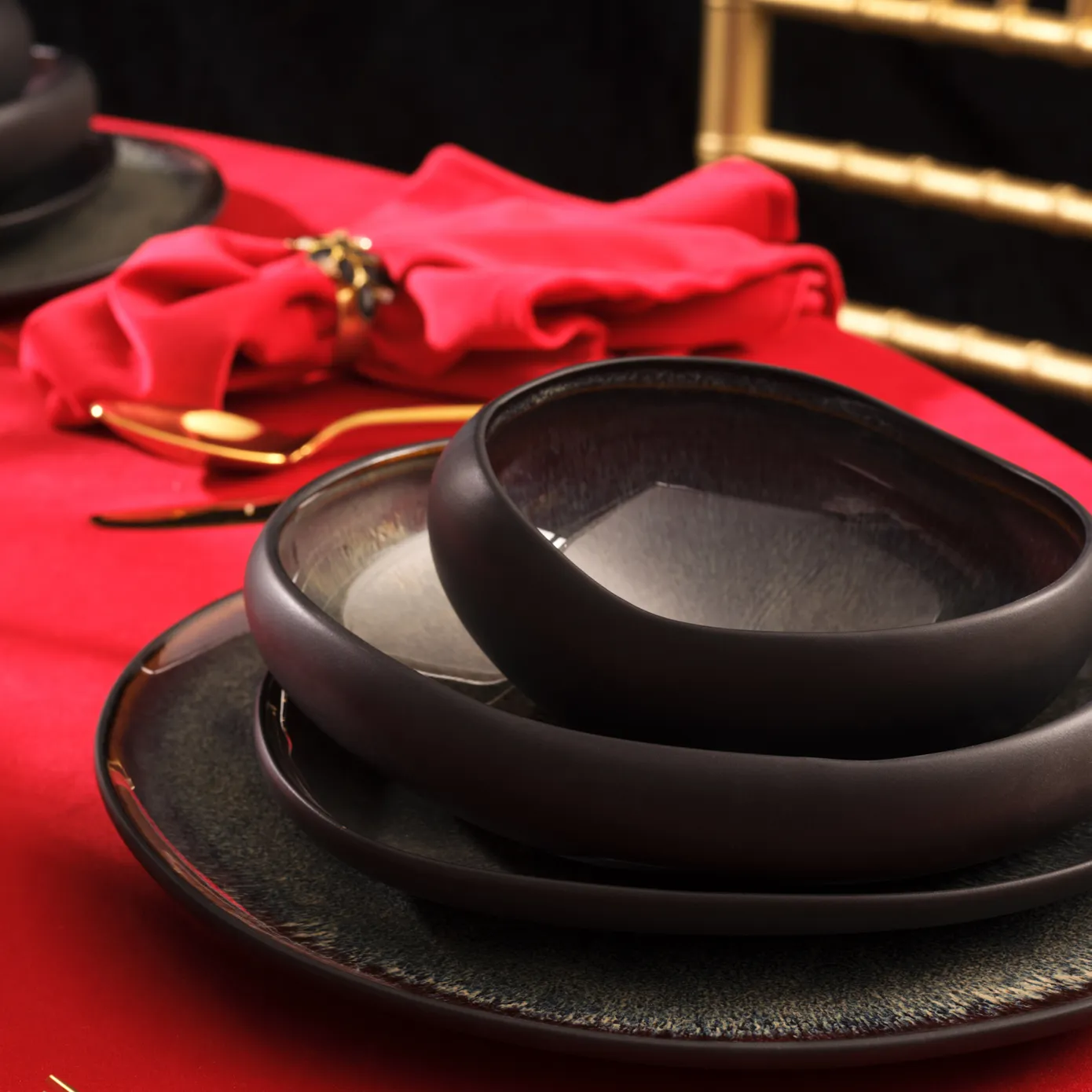 Karaca Red Carpet Collection Streamline Galactic Stoneware, 59-delige serviesset voor 12 personen, zwart - Image 3