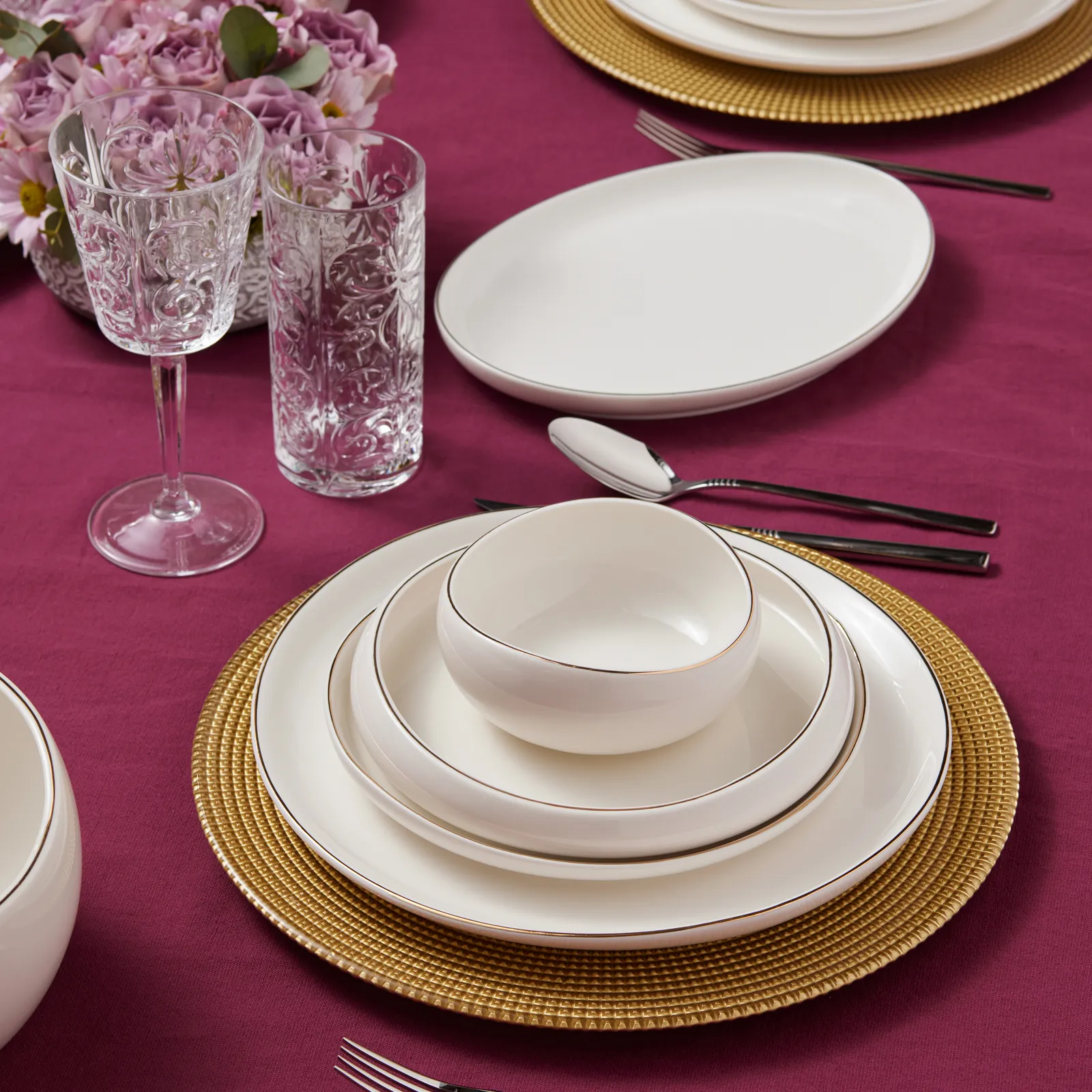 Karaca Red Carpet Collection Streamline Hole Gold - 59-delig porseleinen servies voor 12 personen - Image 18