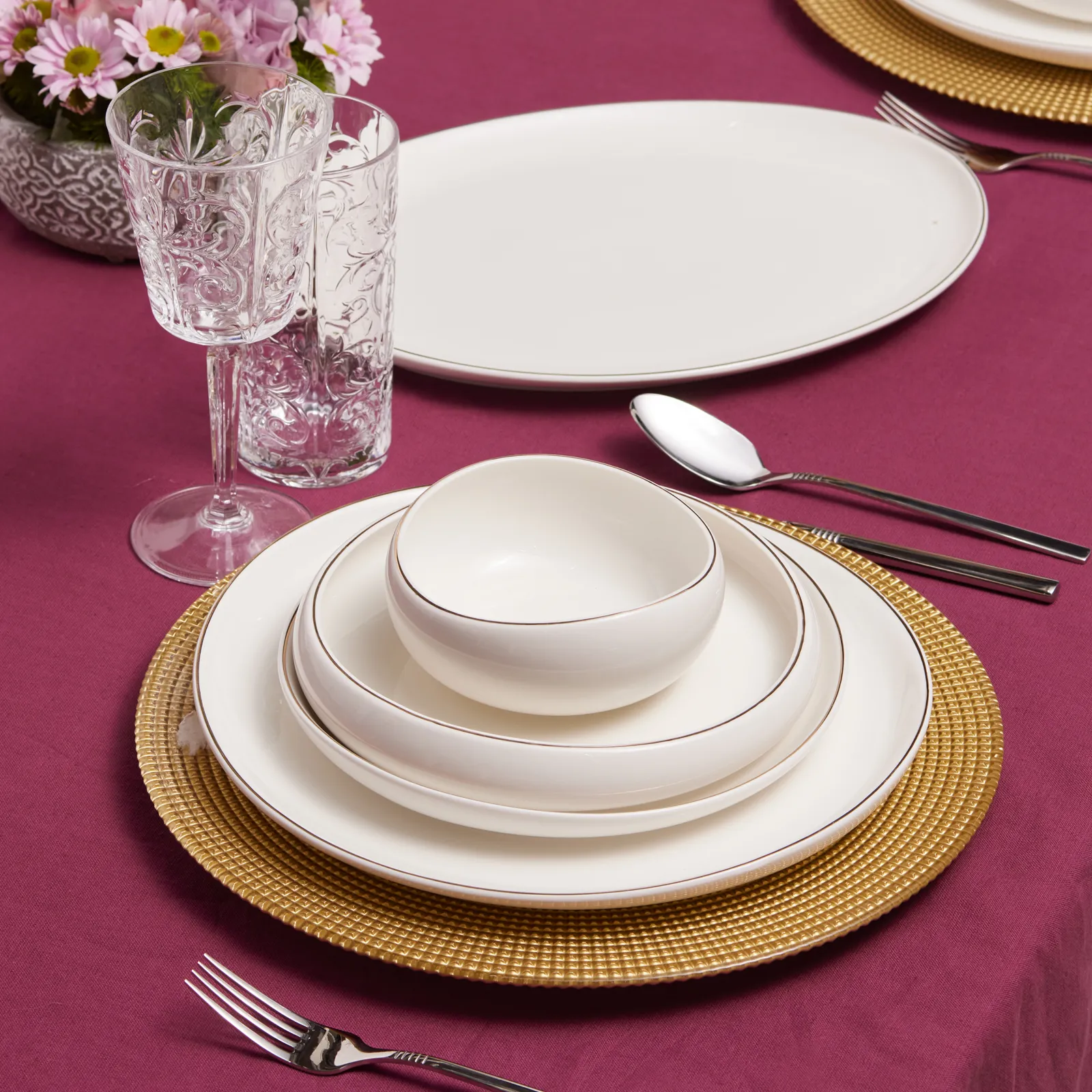 Karaca Red Carpet Collection Streamline Hole Gold - 59-delig porseleinen servies voor 12 personen - Image 21