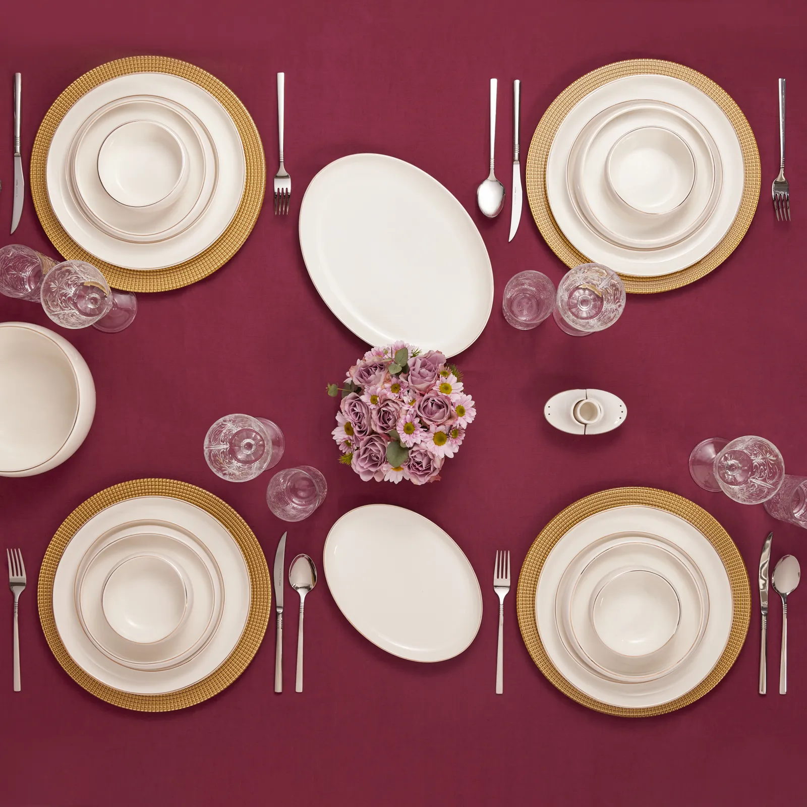 Karaca Red Carpet Collection Streamline Hole Gold - 59-delig porseleinen servies voor 12 personen - Image 4