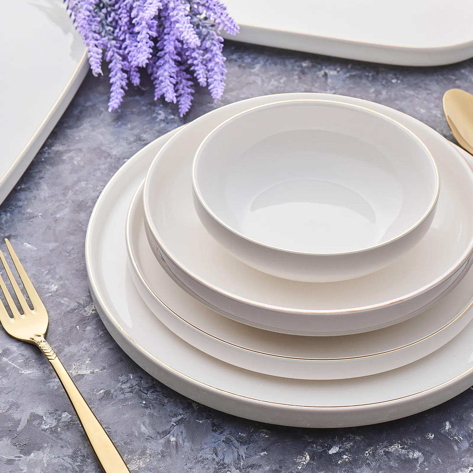 Karaca Red Carpet Collection Streamline New Saturn Gold - 59-delig porseleinen servies voor 12 personen - Image 10