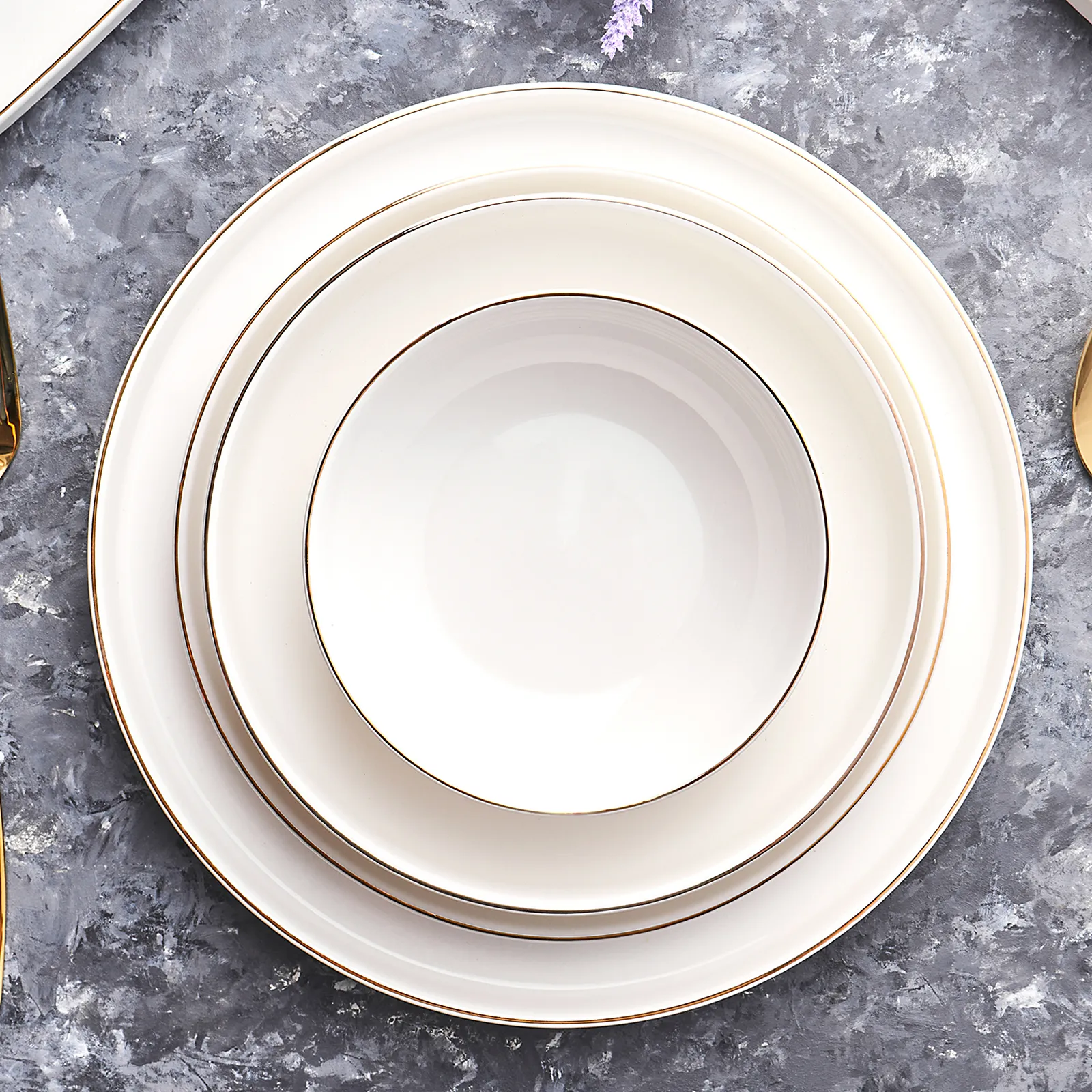 Karaca Red Carpet Collection Streamline New Saturn Gold - 59-delig porseleinen servies voor 12 personen - Image 11