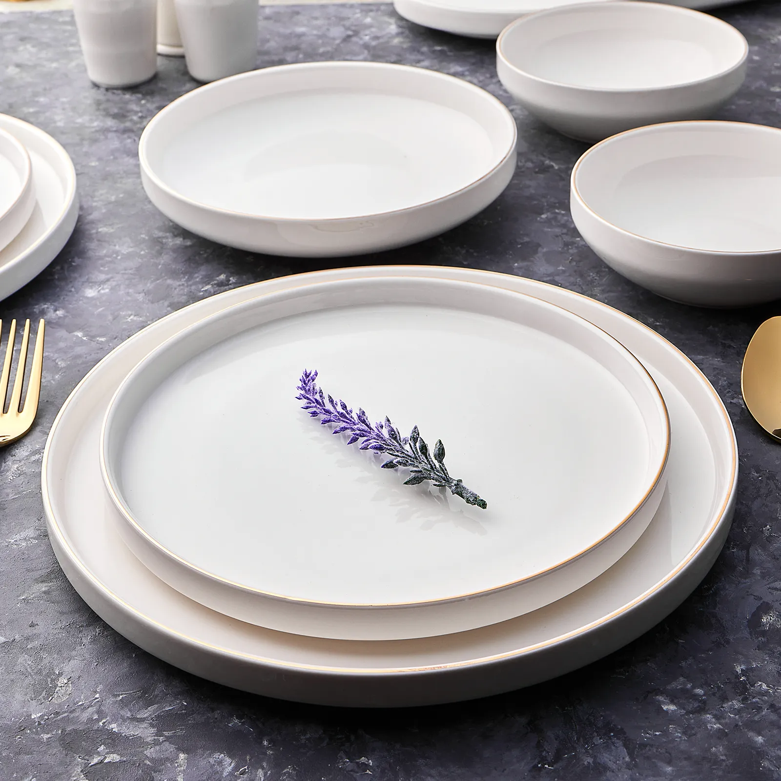 Karaca Red Carpet Collection Streamline New Saturn Gold - 59-delig porseleinen servies voor 12 personen - Image 12