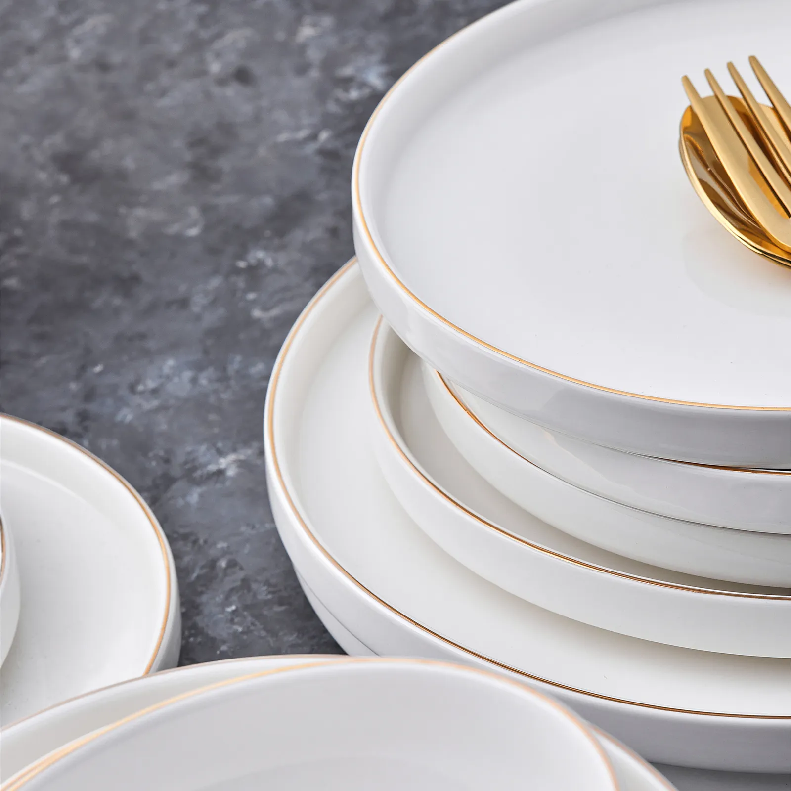 Karaca Red Carpet Collection Streamline New Saturn Gold - 59-delig porseleinen servies voor 12 personen - Image 13