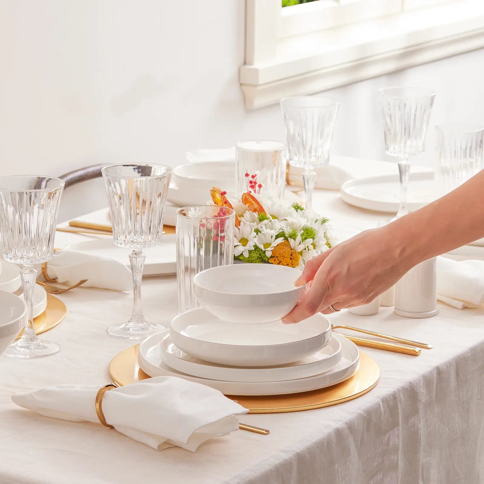 Karaca Red Carpet Collection Streamline New Saturn Gold - 59-delig porseleinen servies voor 12 personen - Image 3