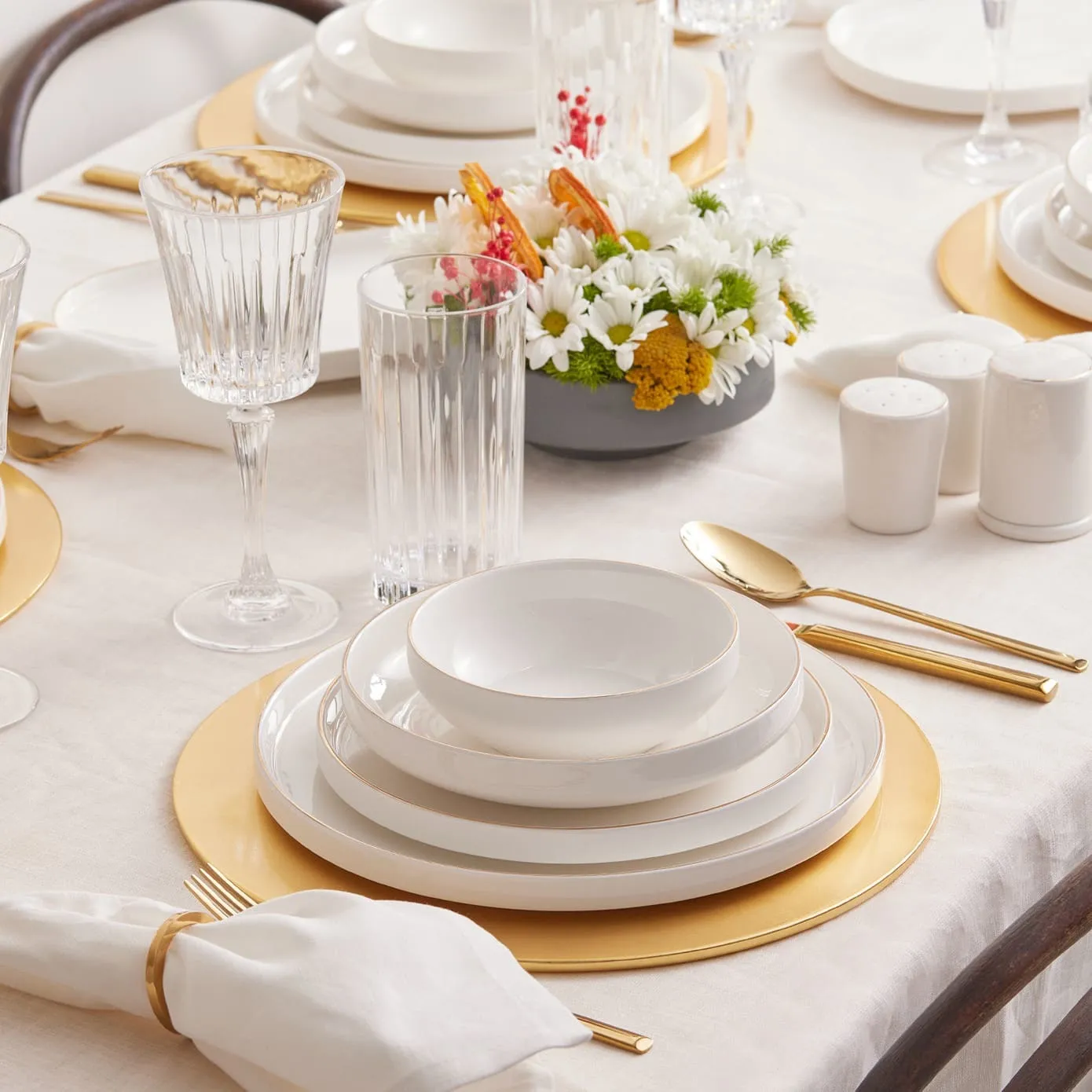 Karaca Red Carpet Collection Streamline New Saturn Gold - 59-delig porseleinen servies voor 12 personen - Image 5
