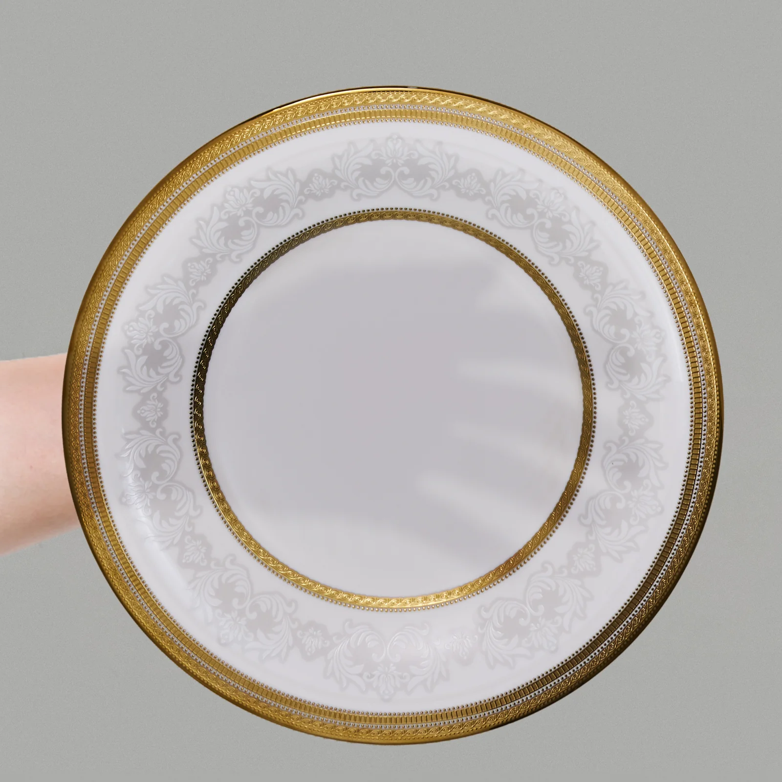 Karaca Royal Bone China Charlotte 55-delige Dinnerset voor 12 Personen, Goud - Image 12