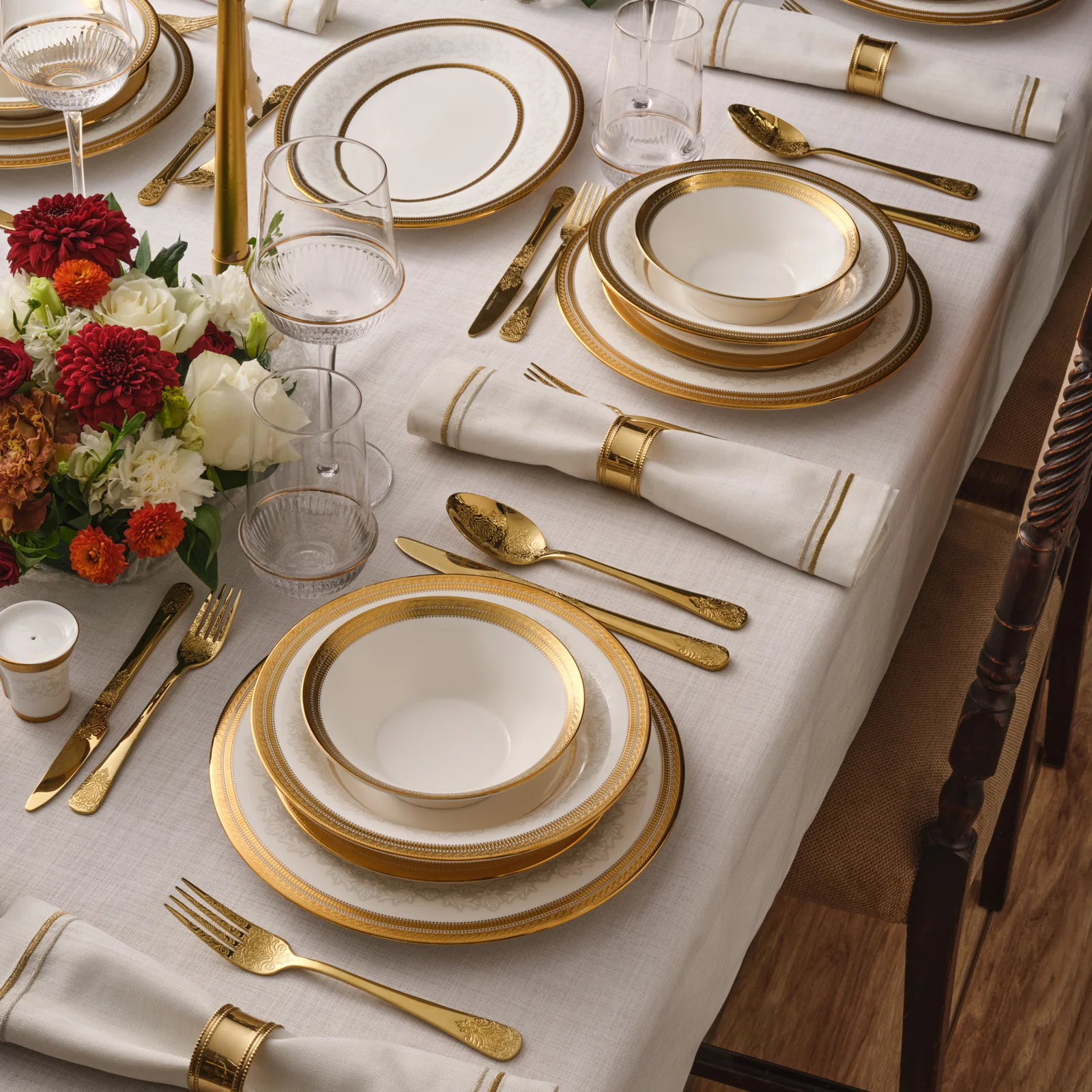 Karaca Royal Bone China Charlotte 55-delige Dinnerset voor 12 Personen, Goud - Image 4
