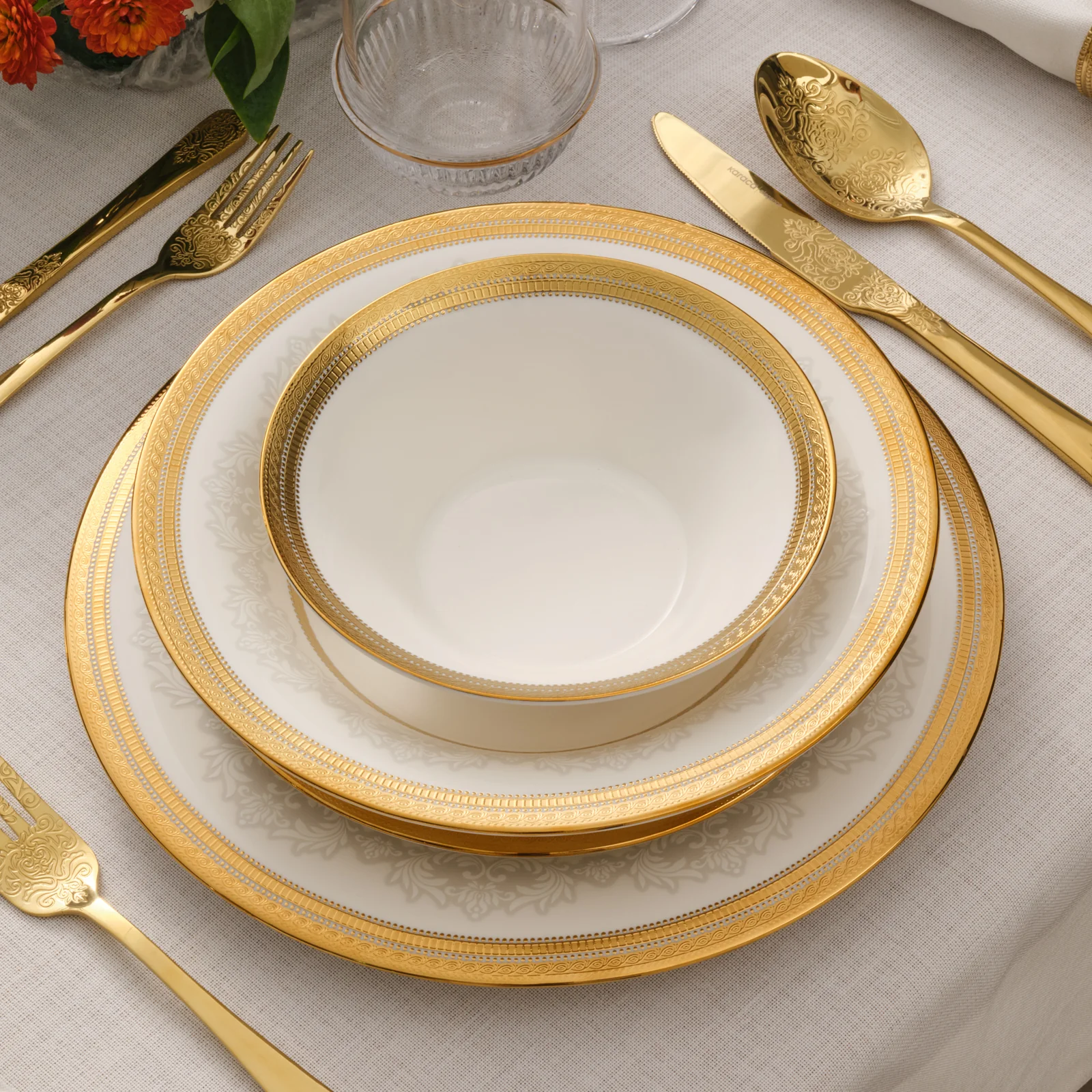 Karaca Royal Bone China Charlotte 55-delige Dinnerset voor 12 Personen, Goud - Image 9