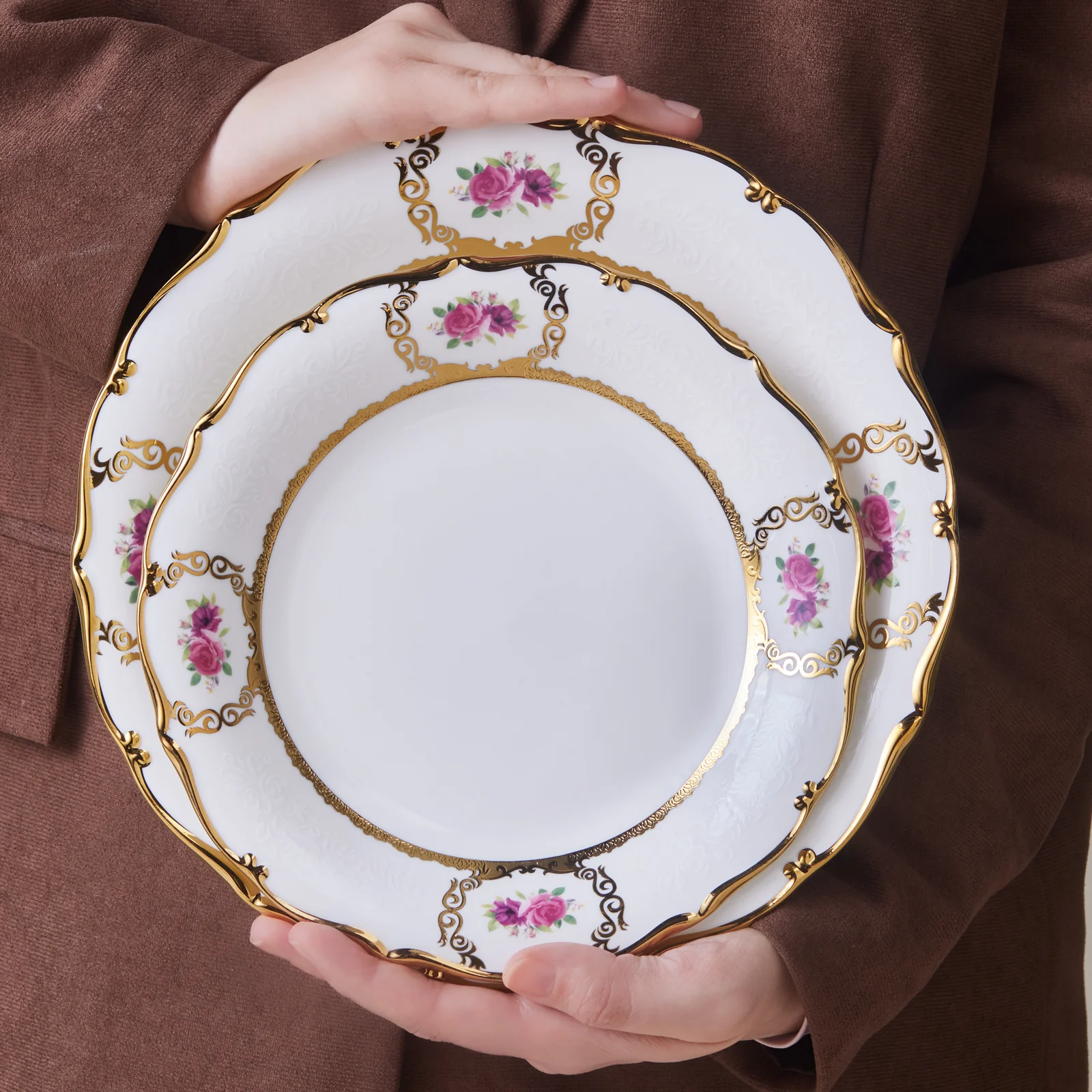 Karaca Royal Bone China Elizabeth 55-delige Dinnerset voor 12 Personen, Goud - Image 4