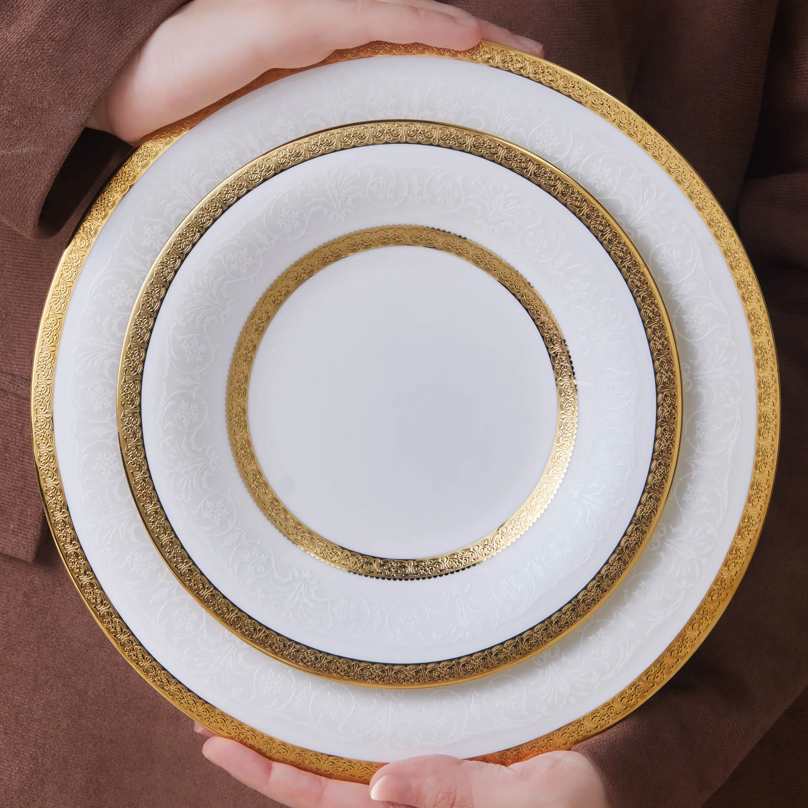 Karaca Royal Bone China Victoria 55-delige Dinnerset voor 12 Personen, Goud - Image 4