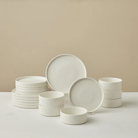 Karaca Salvare Diamond 18-Delig Bone China Serviesset Voor 6 Personen, Wit