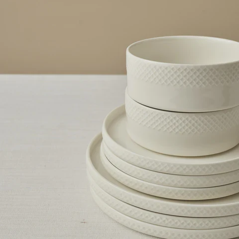 Karaca Salvare Diamond 18-Delig Bone China Serviesset Voor 6 Personen, Wit - Image 2