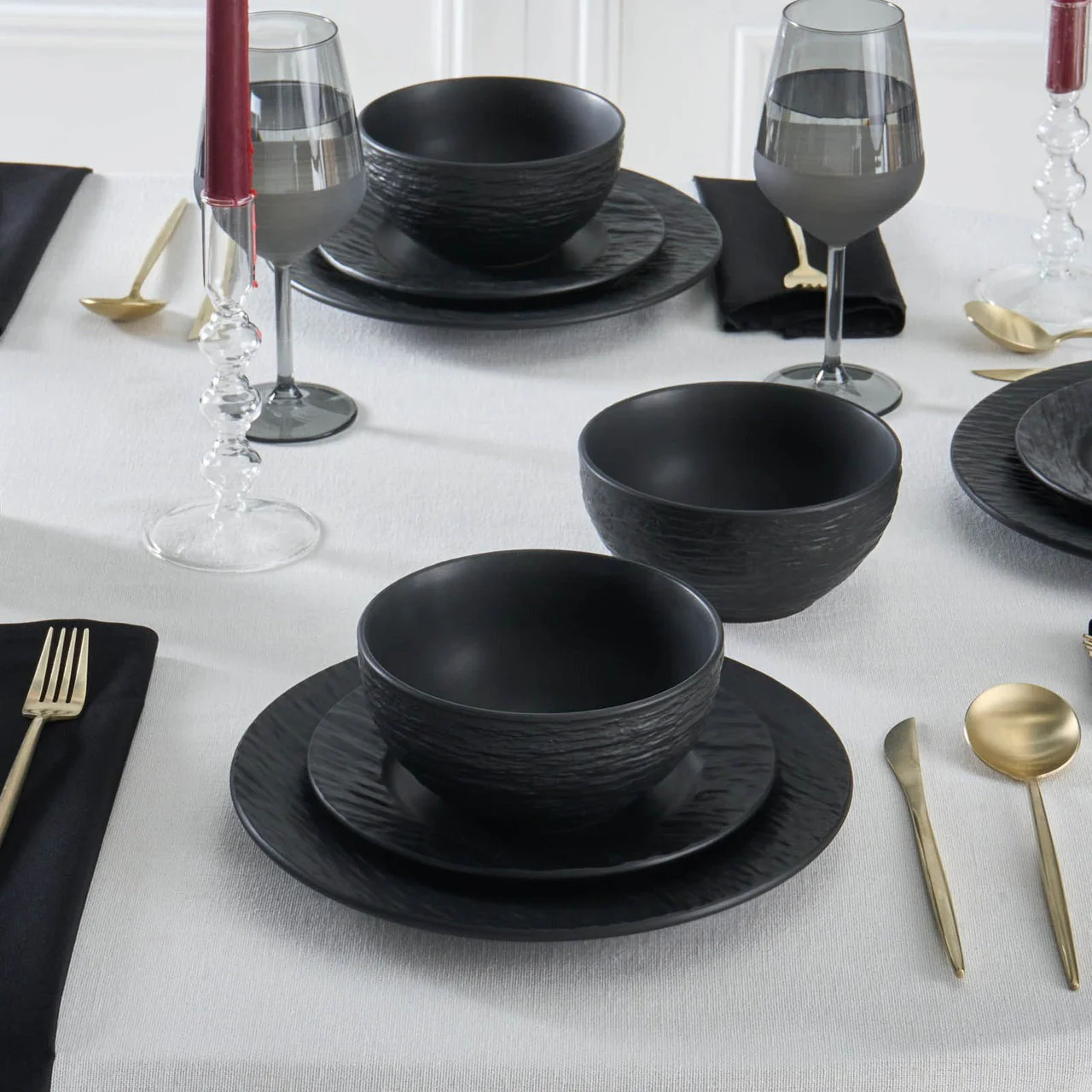 Karaca Solem Embossed - 18-delig Servies van Steengoed voor 6 Personen, Zwart - Image 3
