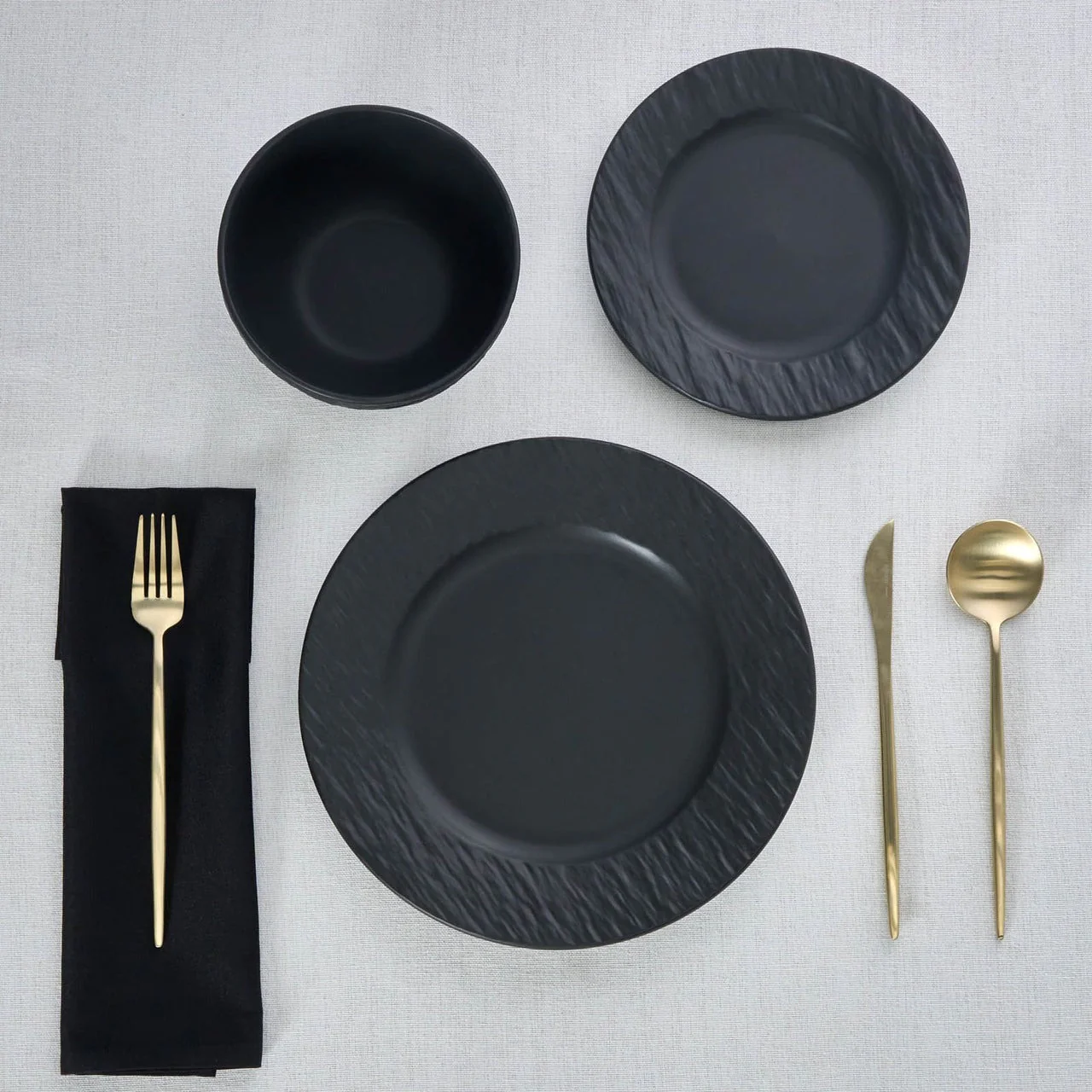 Karaca Solem Embossed - 18-delig Servies van Steengoed voor 6 Personen, Zwart - Image 6