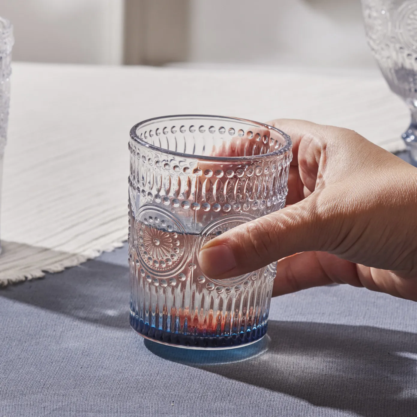 Karaca Sonnenblumen Wasserglas, Blau - Image 4