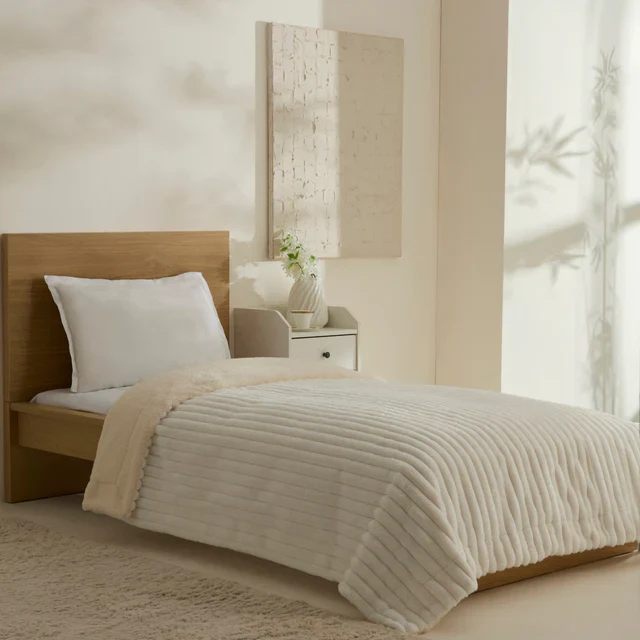 Karaca Stripe Sherpa Witte Deken 150x200 - Image 2