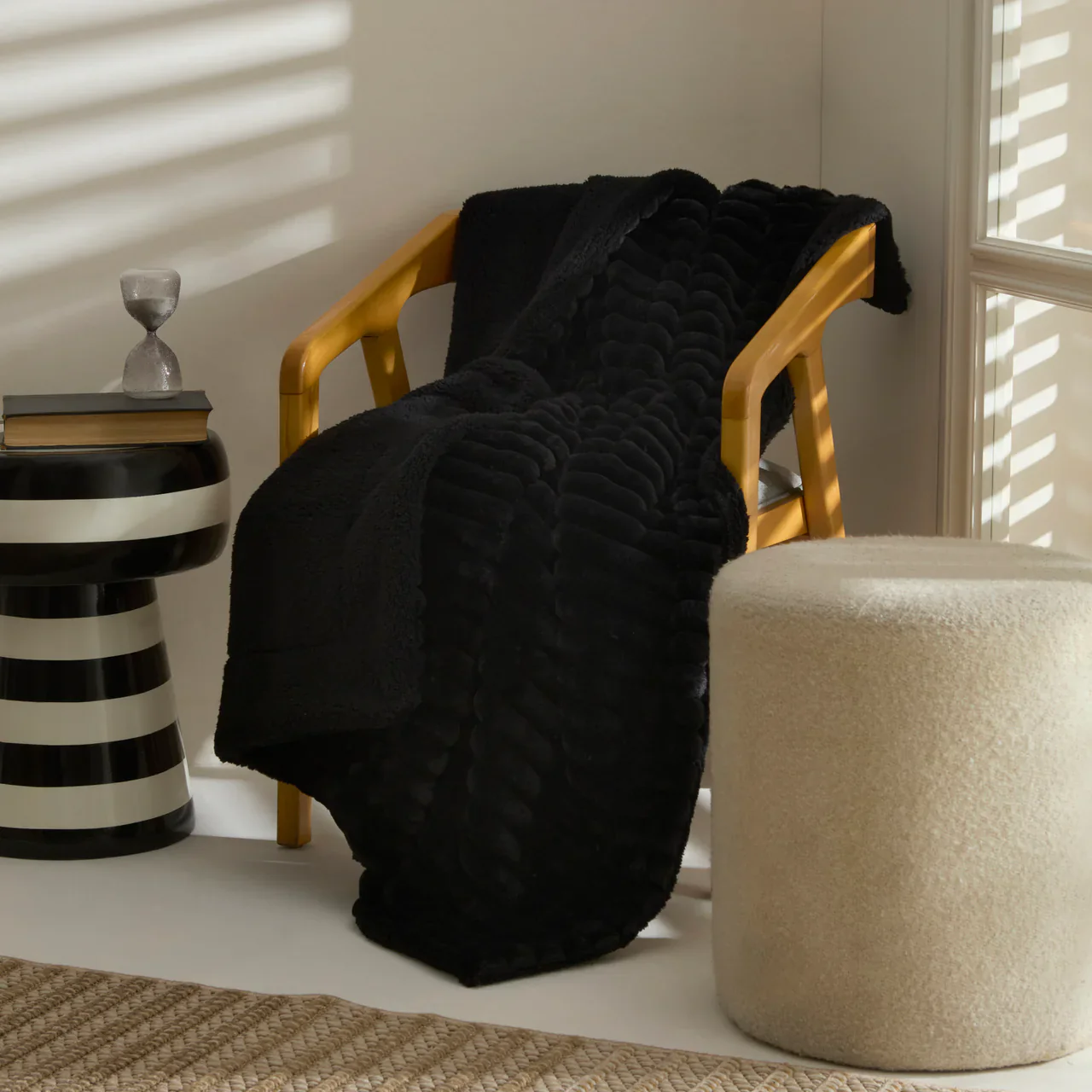 Karaca Stripe Sherpa Zwarte Deken 130x150 cm - Image 3