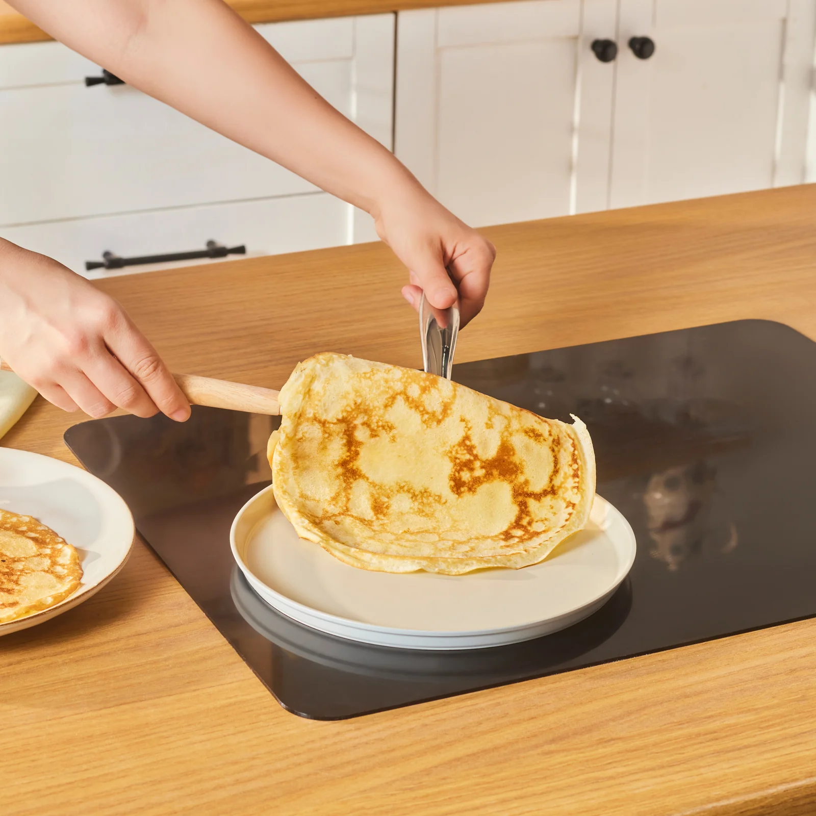 Karaca Swiss Crystal Almond Cream, Pannenkoekenpan, 25cm - Image 3