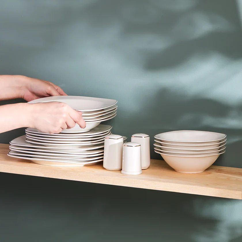 Karaca Timeless 59-delige Porseleinen Halve Vierkante Dinerset voor 12 Personen, Goud - Image 19