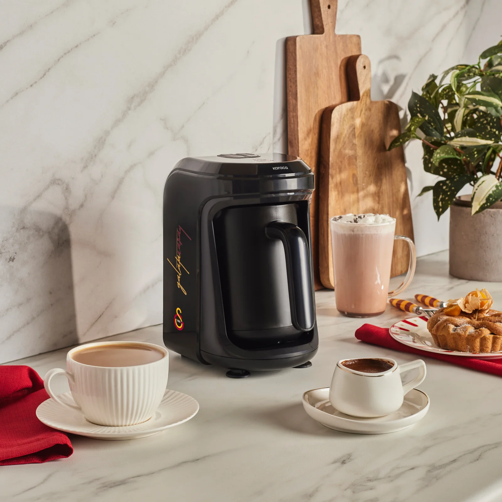 Karaca x Galatasaray Gelicentieerde Hatır Hüps Turkse Koffiemachine met Melkfunctie en Clublied - Image 3