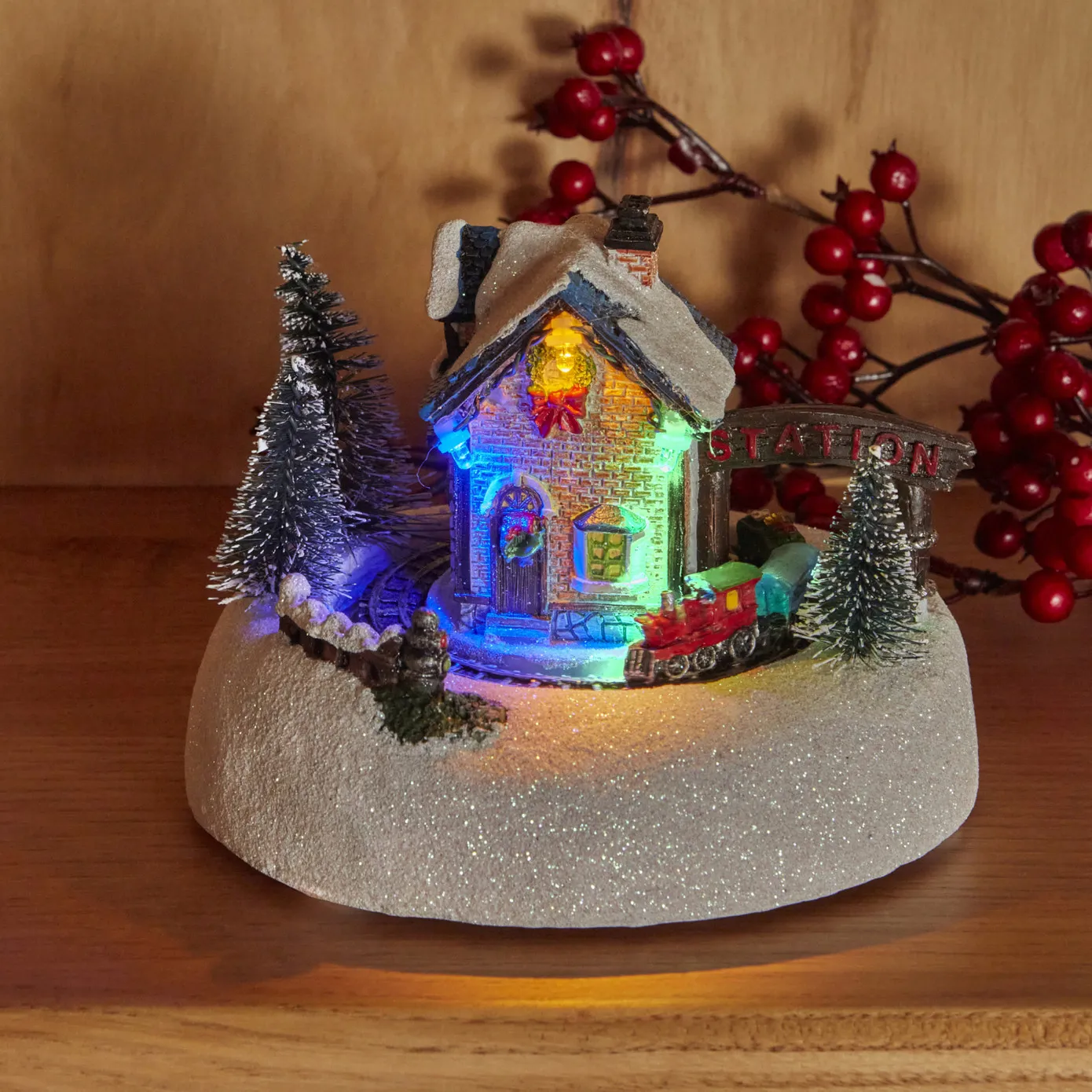 Treinstation met Led Verlichting (14,9X12,8X11,5 cm) - Image 5